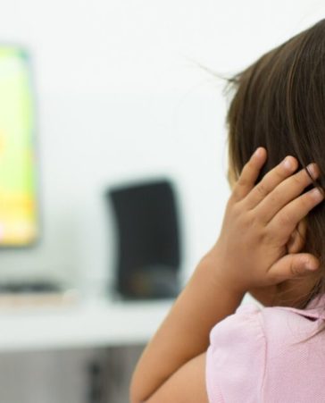 Firma porque las cadenas de televisión respeten el horario infantil