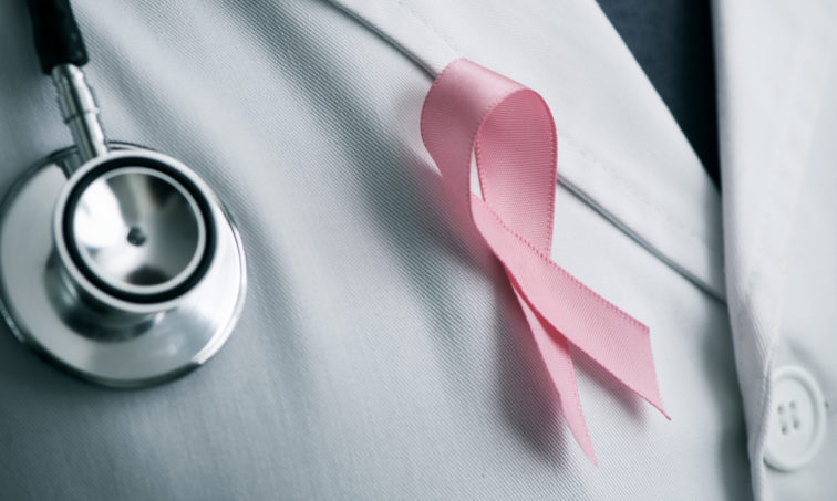 Luchemos juntas para encontrar la cura al cáncer de mama. (iStock)